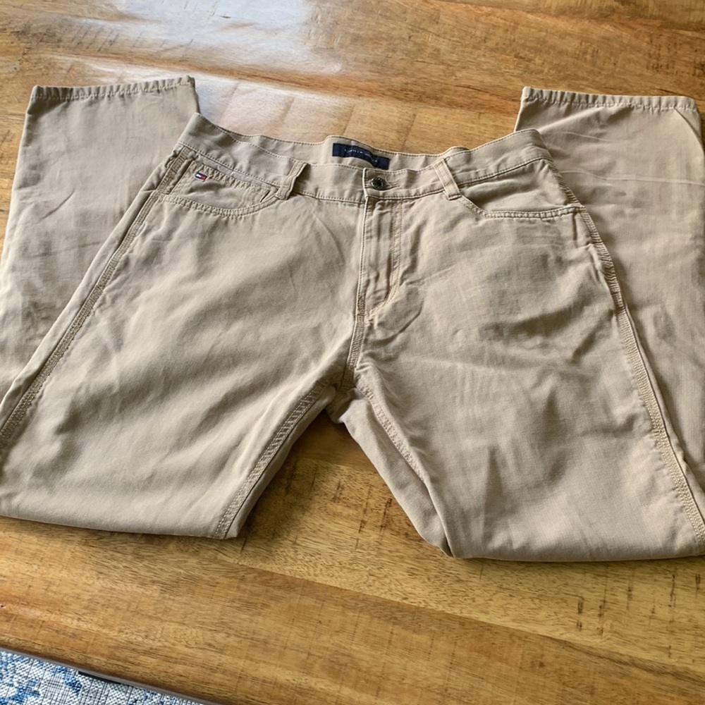 Tommy Hilfiger Custom Straight Khaki Pants 32/32